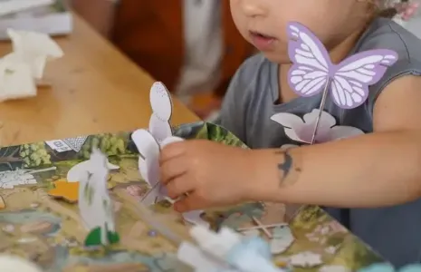 criança a brincar playmat